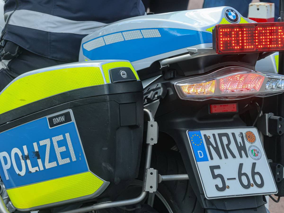 Flucht auf Motorrad vor der Polizei endet mit Unfall