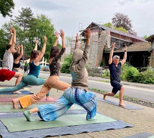 Yoga an der Nordbahntrasse.