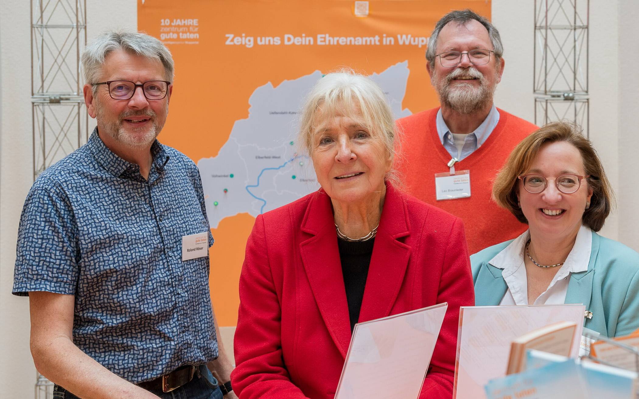  Mitarbeiterinnen und Mitarbeiter des „Zentrums für gute Taten“ bei der Ehrenamtsmesse 2023. 