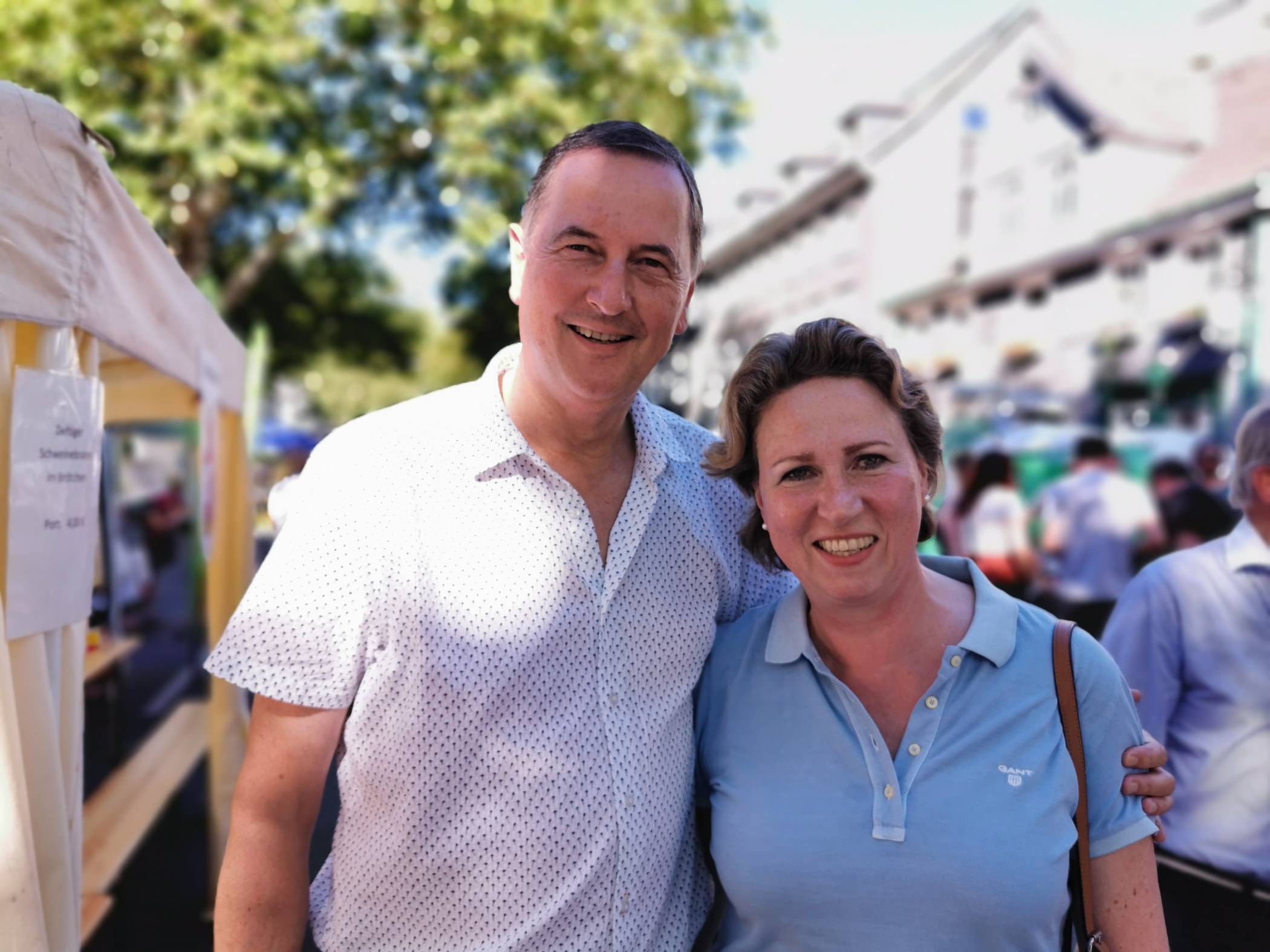  Ex-Oberbürgermeister Peter Jung mit seiner Frau beim „Langen Tisch 2019“. 